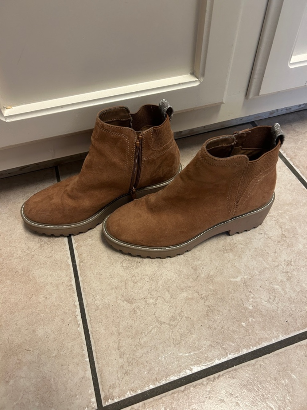 Universal Thread Tan Suede Chelsea Lug Ankle Boots. Reposhing